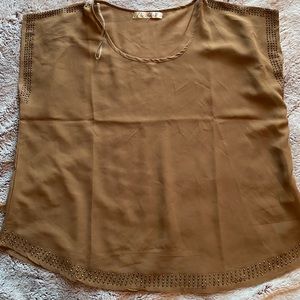 Short sleeve, flowy shirt